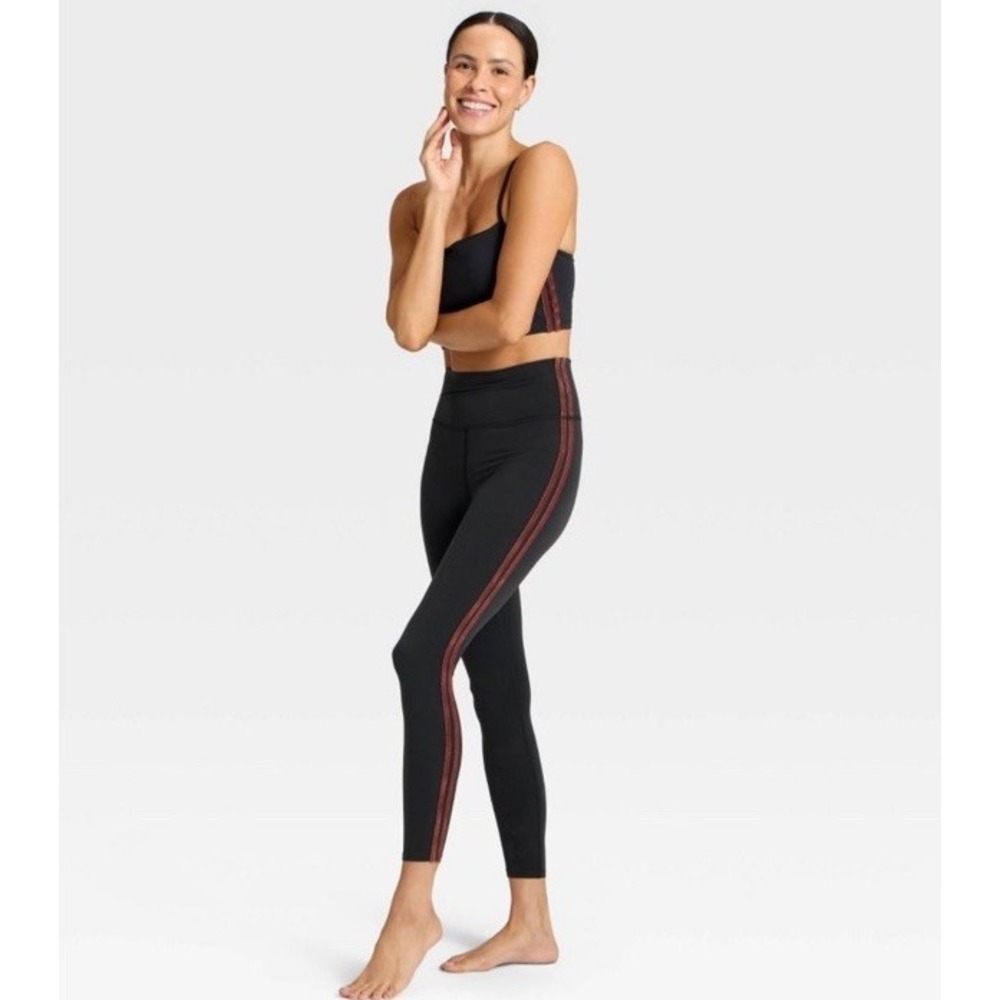 Women's Everyday Soft High-Rise Piped 7/8 Leggings And Matching Bra Set L